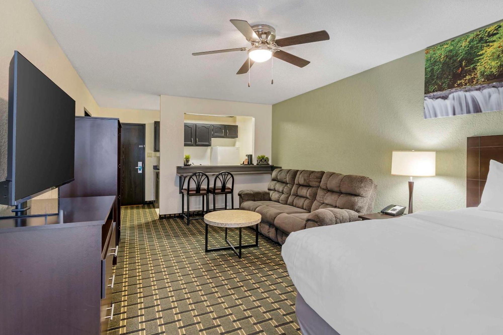 Hotel Clarion Pointe Jasper Exterior foto