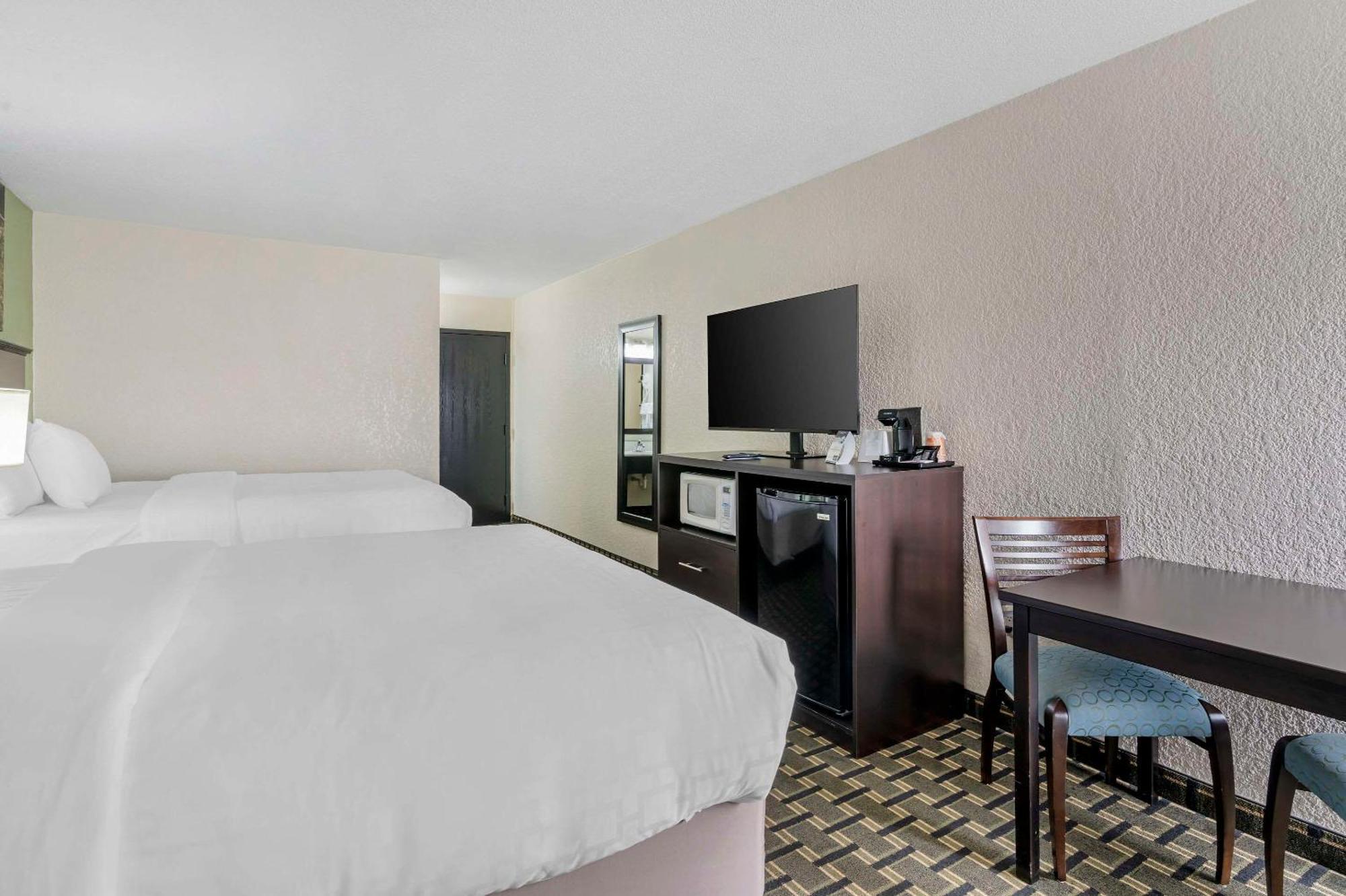 Hotel Clarion Pointe Jasper Exterior foto
